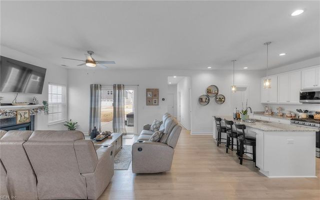 119 Iris CIR, Moyock, NC 27958