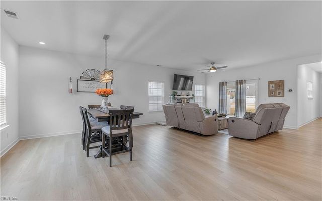 119 Iris CIR, Moyock, NC 27958