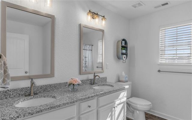 119 Iris CIR, Moyock, NC 27958