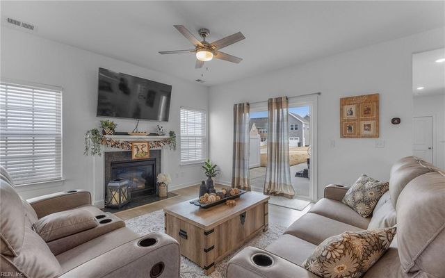 119 Iris CIR, Moyock, NC 27958