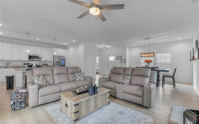 119 Iris CIR, Moyock, NC 27958