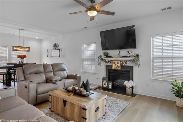 119 Iris CIR, Moyock, NC 27958