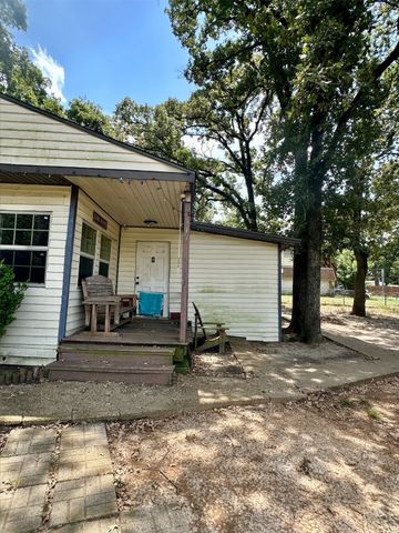 111 Thunderbird Drive, Mabank, TX 75156