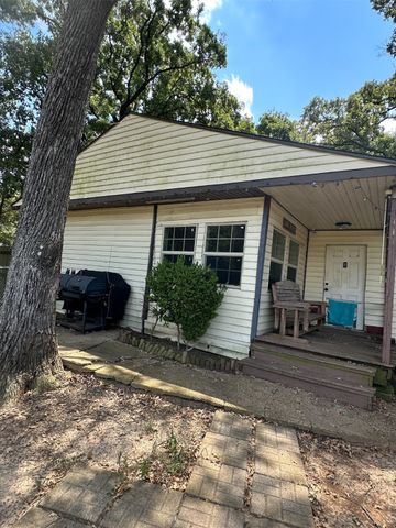111 Thunderbird Drive, Mabank, TX 75156