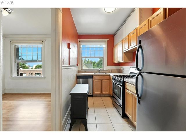 2109 Nw IRVING St 304, Portland, OR 97210