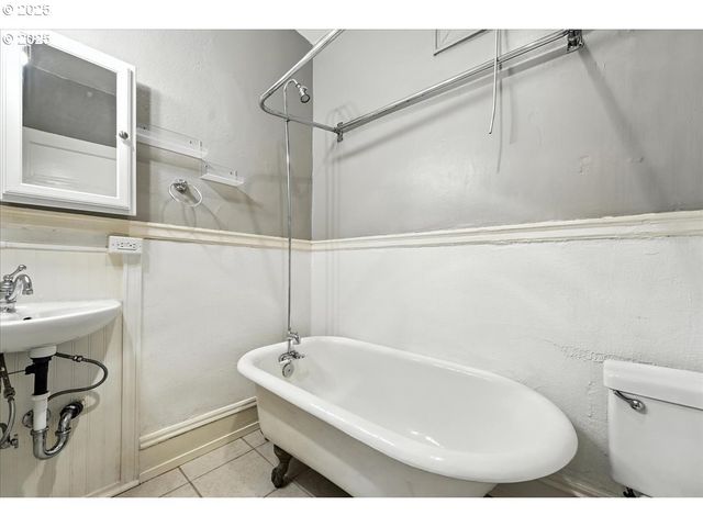 2109 Nw IRVING St 304, Portland, OR 97210