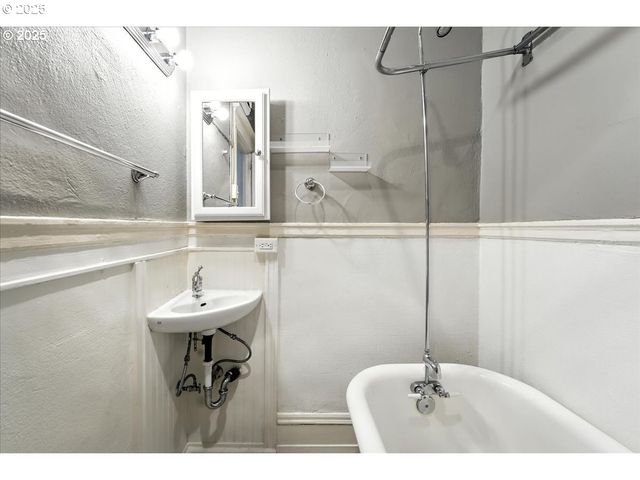 2109 Nw IRVING St 304, Portland, OR 97210