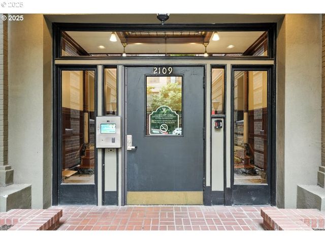 2109 Nw IRVING St 304, Portland, OR 97210