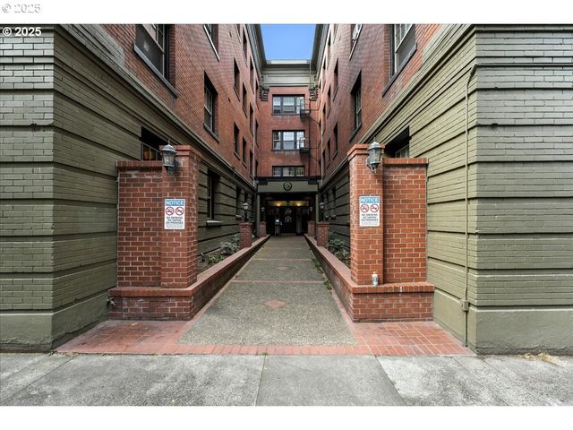 2109 Nw IRVING St 304, Portland, OR 97210