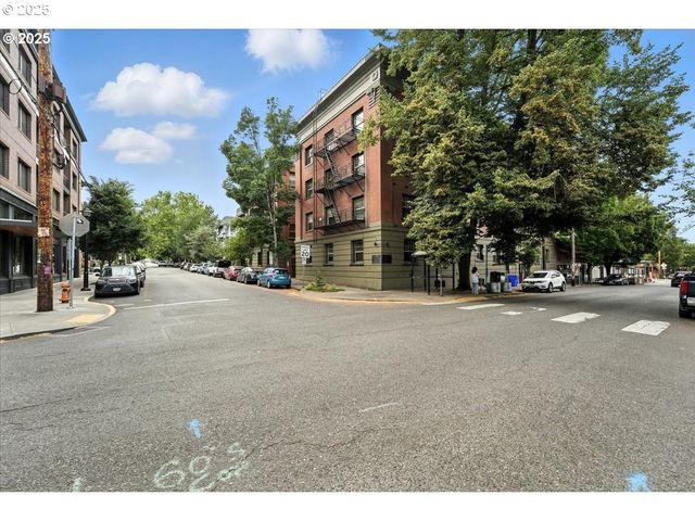 2109 Nw IRVING St 304, Portland, OR 97210