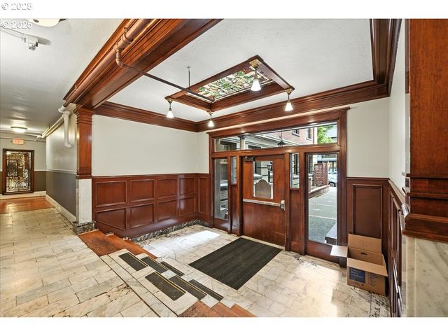 2109 Nw IRVING St 304, Portland, OR 97210