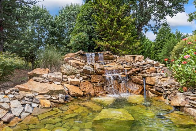 130 Quail Haven Drive, Walhalla, SC 29691