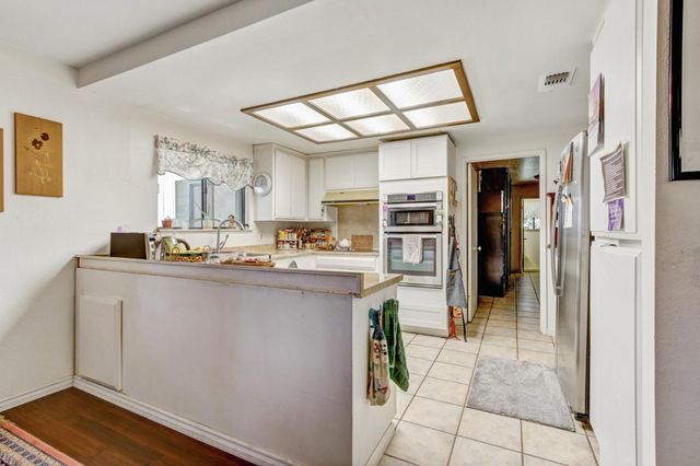 4833 College Oak Dr, Sacramento, CA 95841