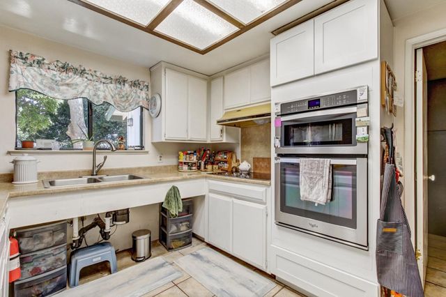 4833 College Oak Dr, Sacramento, CA 95841