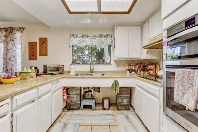 4833 College Oak Dr, Sacramento, CA 95841