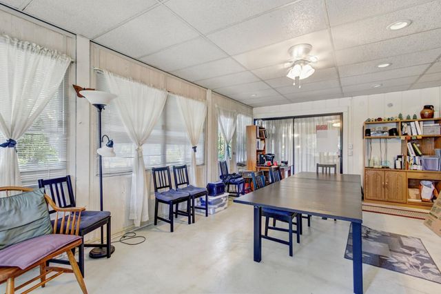 4833 College Oak Dr, Sacramento, CA 95841