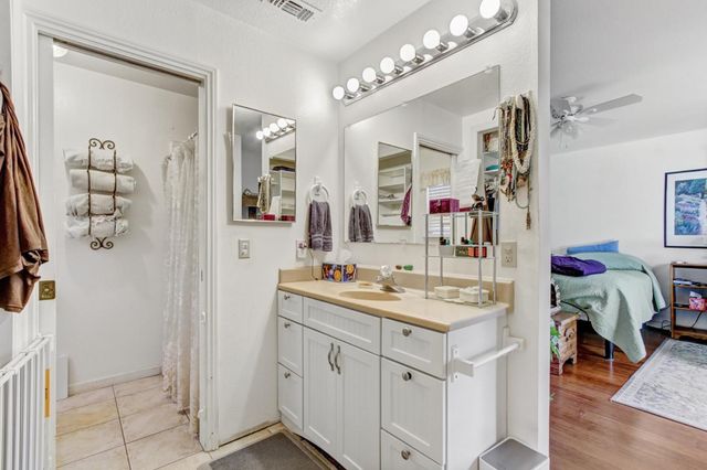 4833 College Oak Dr, Sacramento, CA 95841