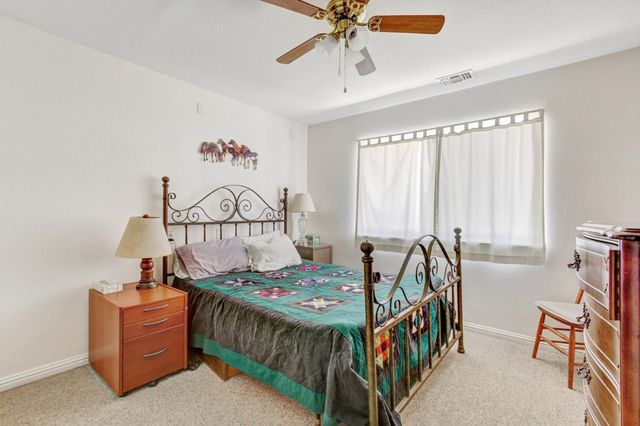 4833 College Oak Dr, Sacramento, CA 95841