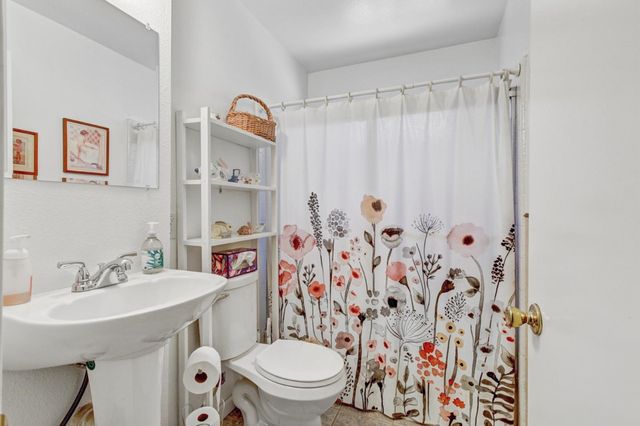 4833 College Oak Dr, Sacramento, CA 95841