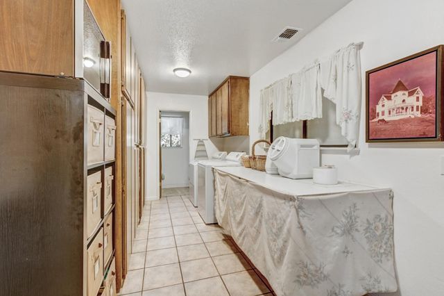 4833 College Oak Dr, Sacramento, CA 95841