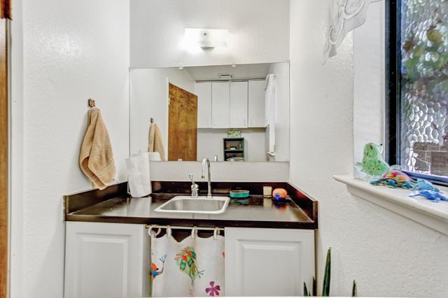 4833 College Oak Dr, Sacramento, CA 95841