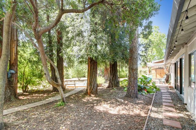 4833 College Oak Dr, Sacramento, CA 95841
