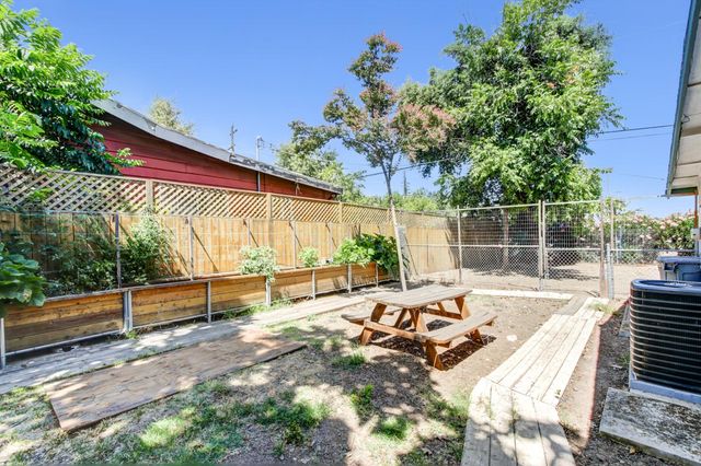 4833 College Oak Dr, Sacramento, CA 95841