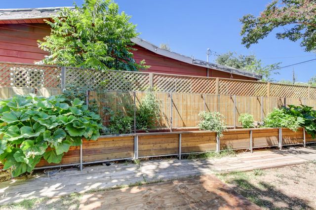 4833 College Oak Dr, Sacramento, CA 95841