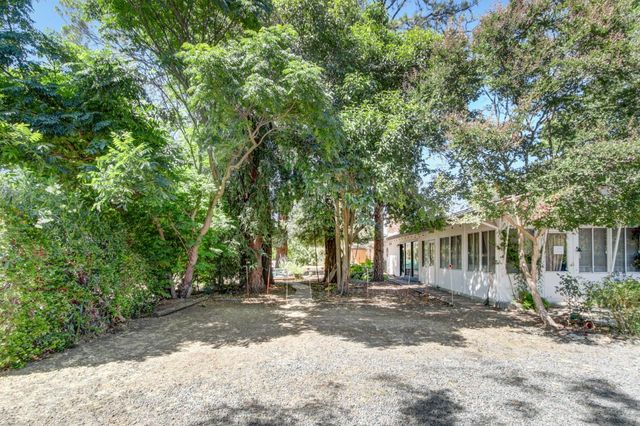 4833 College Oak Dr, Sacramento, CA 95841