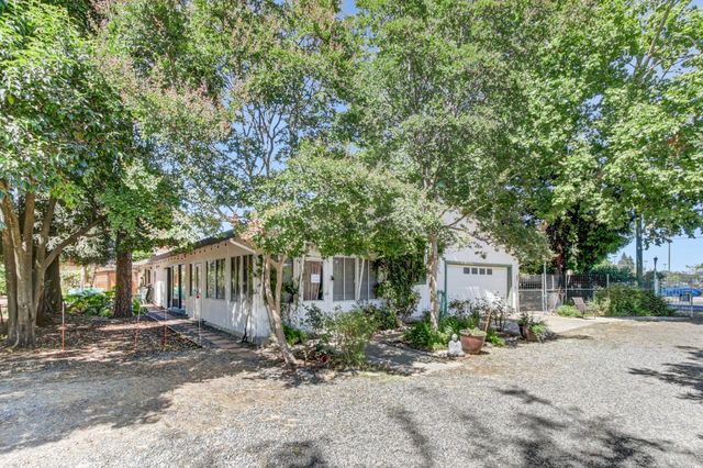 4833 College Oak Dr, Sacramento, CA 95841