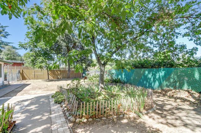 4833 College Oak Dr, Sacramento, CA 95841