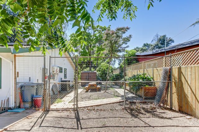 4833 College Oak Dr, Sacramento, CA 95841
