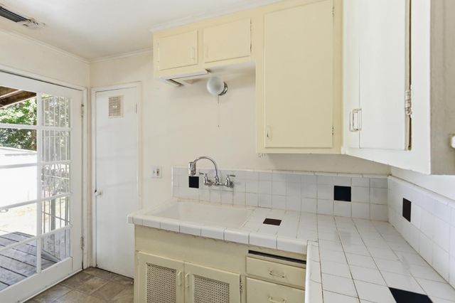 4833 College Oak Dr, Sacramento, CA 95841