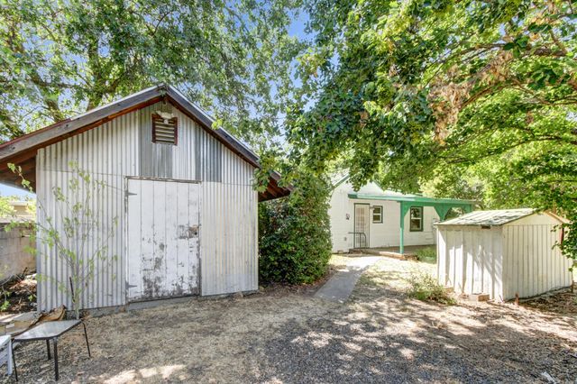 4833 College Oak Dr, Sacramento, CA 95841