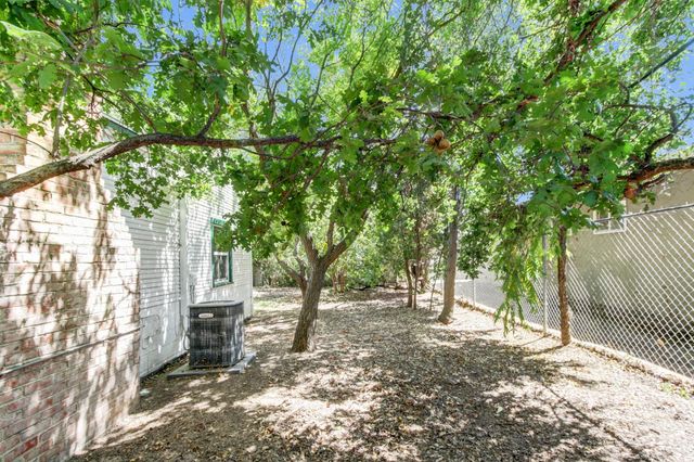 4833 College Oak Dr, Sacramento, CA 95841