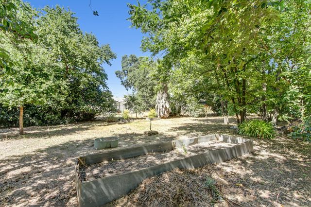 4833 College Oak Dr, Sacramento, CA 95841