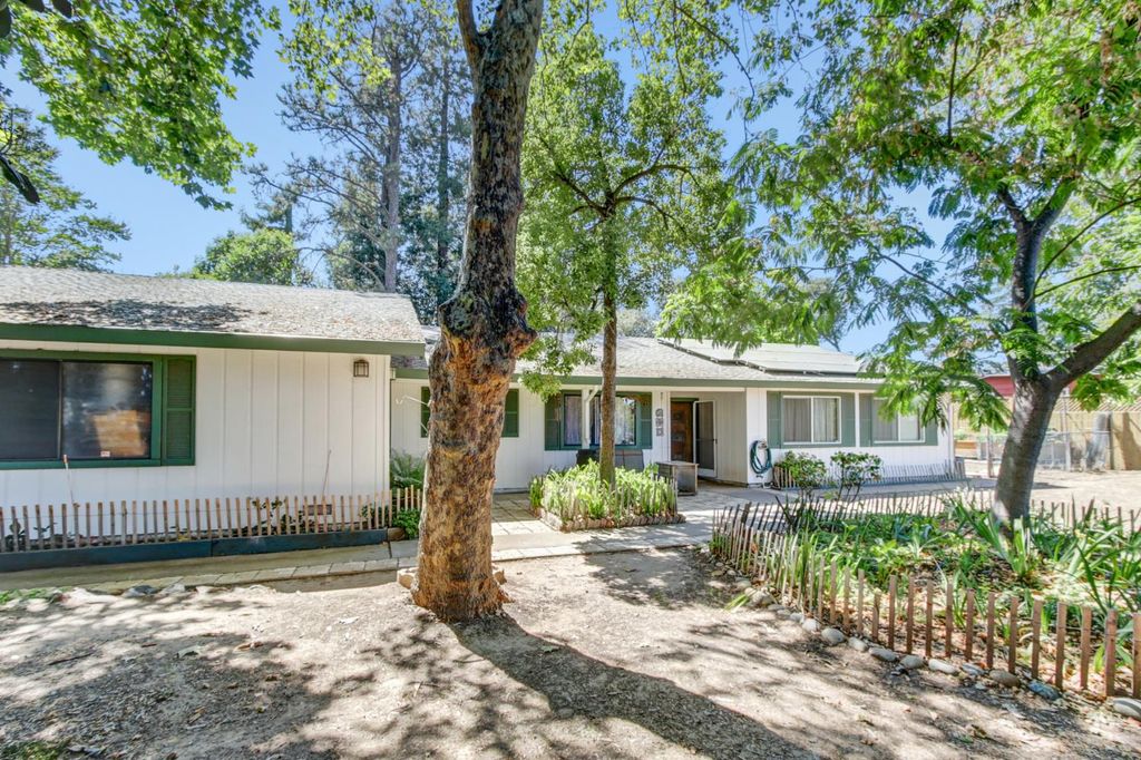 4833 College Oak Dr, Sacramento, CA 95841
