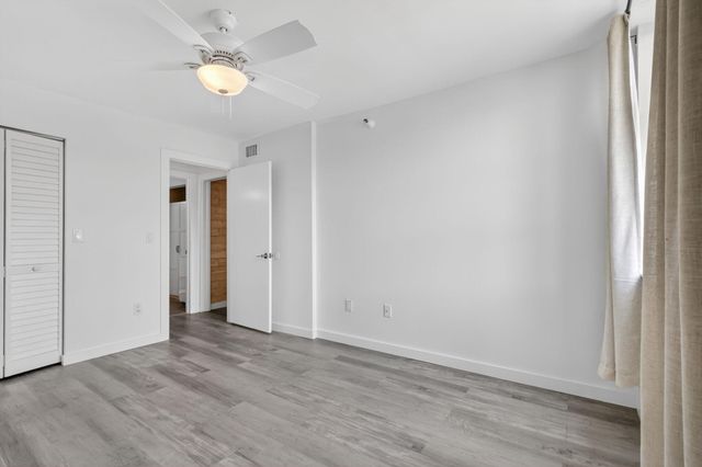 103 Yacht Club Way 205, Hypoluxo, FL 33462