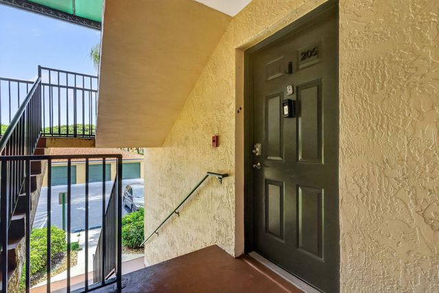 103 Yacht Club Way 205, Hypoluxo, FL 33462