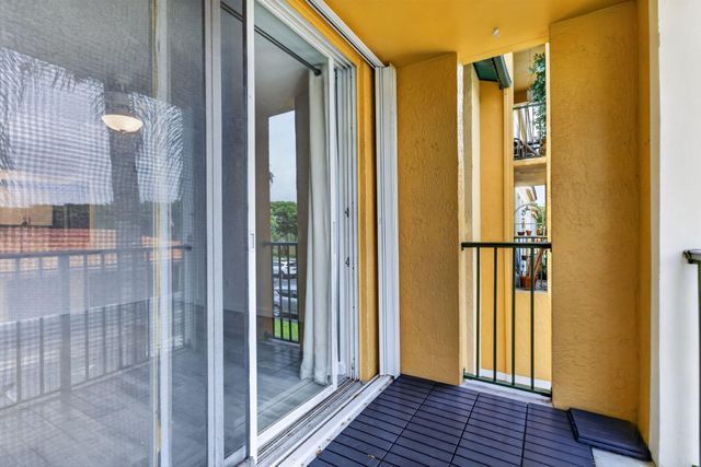 103 Yacht Club Way 205, Hypoluxo, FL 33462