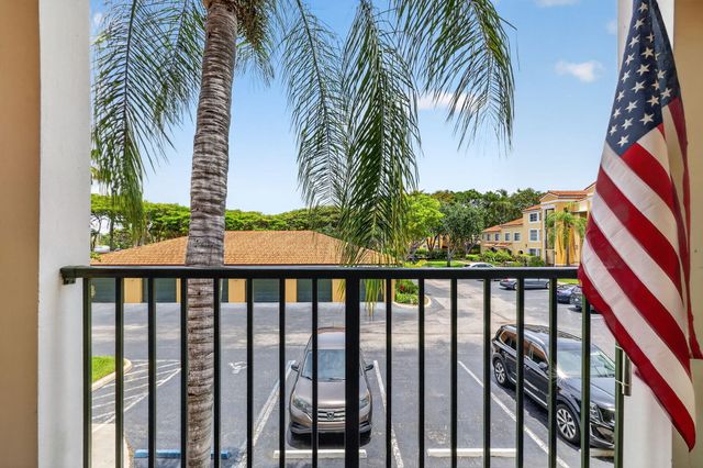 103 Yacht Club Way 205, Hypoluxo, FL 33462
