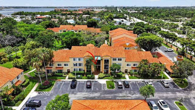 103 Yacht Club Way 205, Hypoluxo, FL 33462