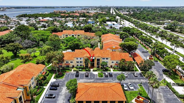103 Yacht Club Way 205, Hypoluxo, FL 33462