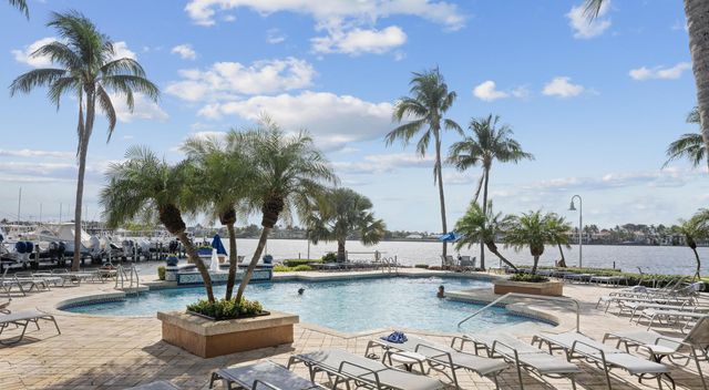103 Yacht Club Way 205, Hypoluxo, FL 33462