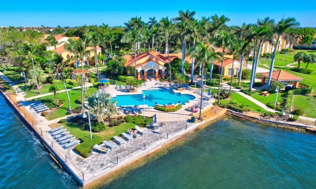 103 Yacht Club Way 205, Hypoluxo, FL 33462