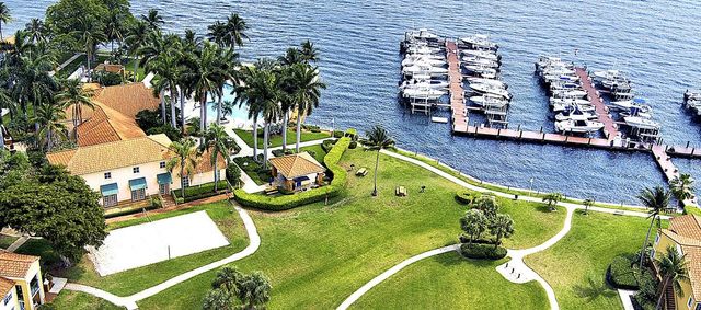 103 Yacht Club Way 205, Hypoluxo, FL 33462