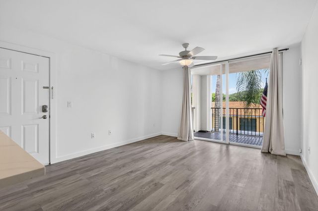 103 Yacht Club Way 205, Hypoluxo, FL 33462