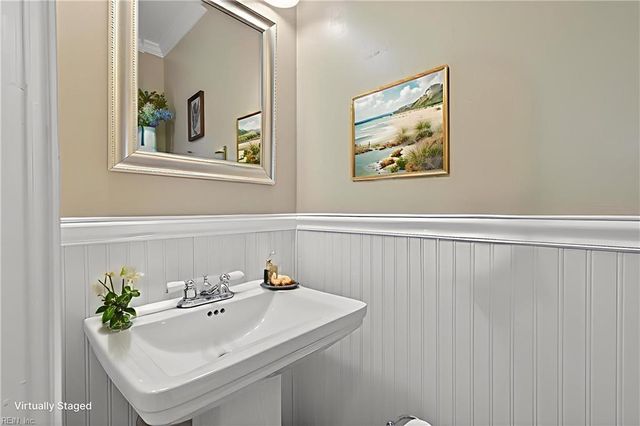 810 Nottaway DR, Chesapeake, VA 23320