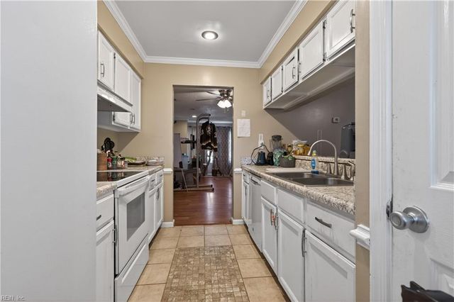 810 Nottaway DR, Chesapeake, VA 23320