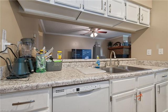 810 Nottaway DR, Chesapeake, VA 23320